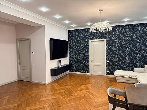 Satılır 3 otaqlı mənzil 126.5 m²