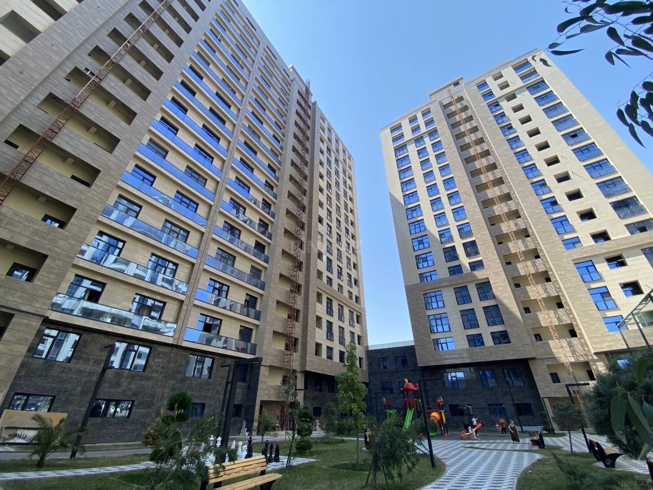 Satılır 3 otaqlı mənzil 126.5 m²
