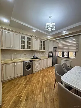 Kirayə verilir 3 otaqlı mənzil 130 m²
