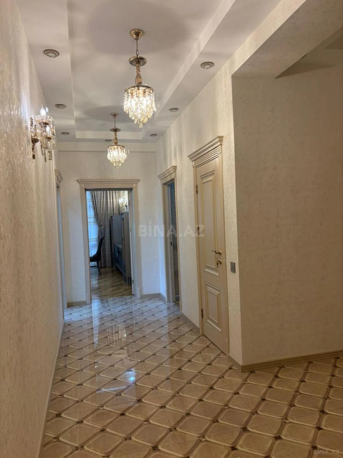 Kirayə verilir 3 otaqlı mənzil 130 m²