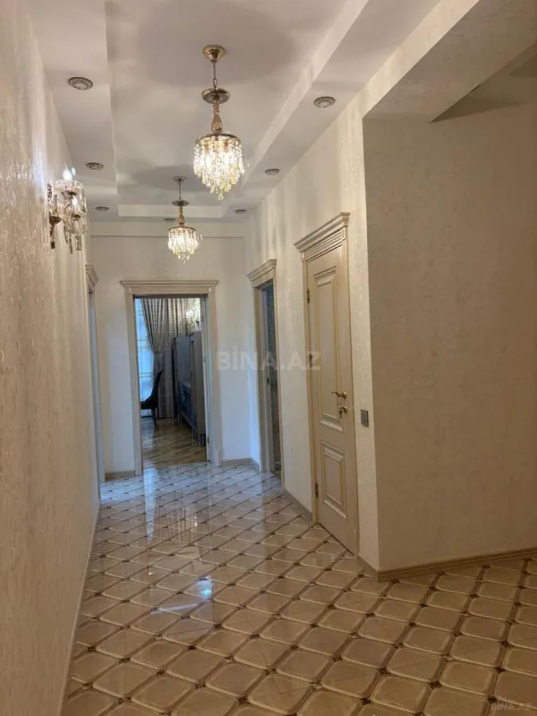 Kirayə verilir 3 otaqlı mənzil 130 m²