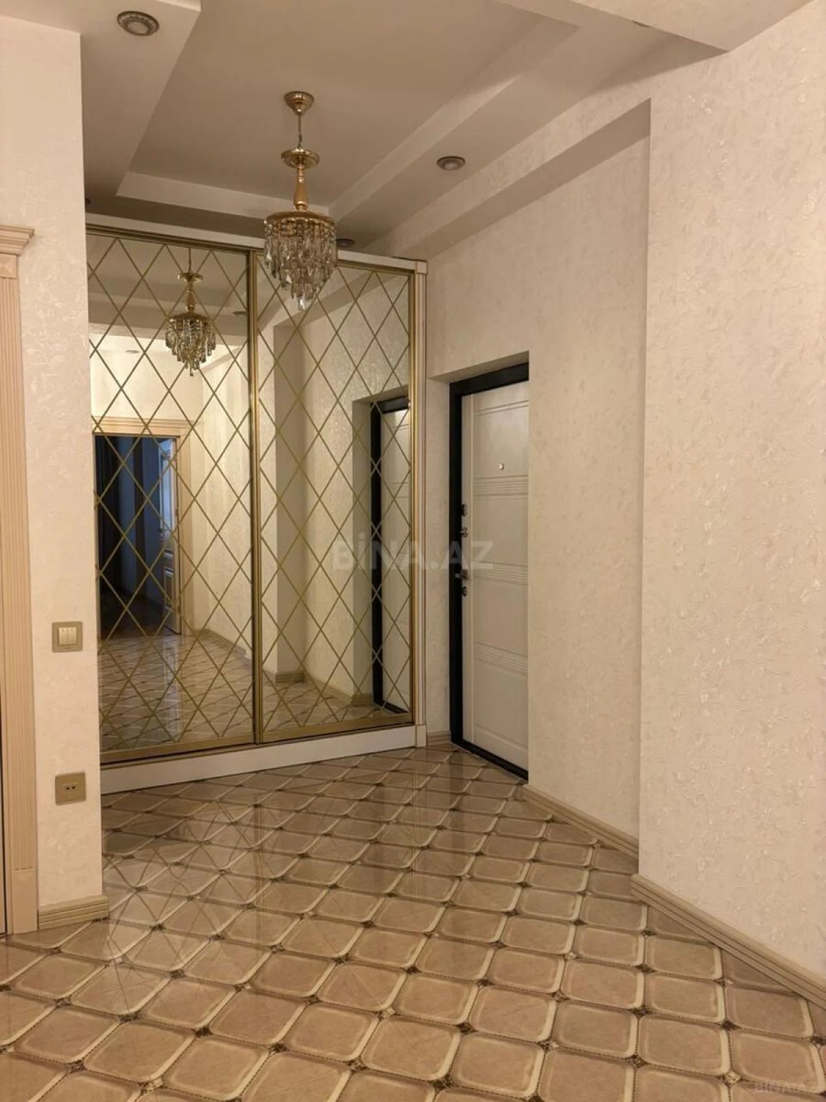 Kirayə verilir 3 otaqlı mənzil 130 m²