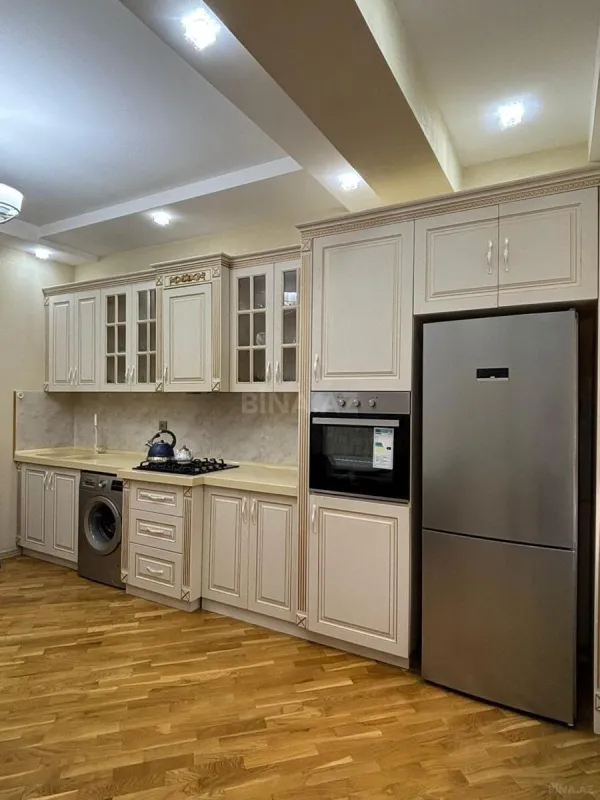 Kirayə verilir 3 otaqlı mənzil 130 m²