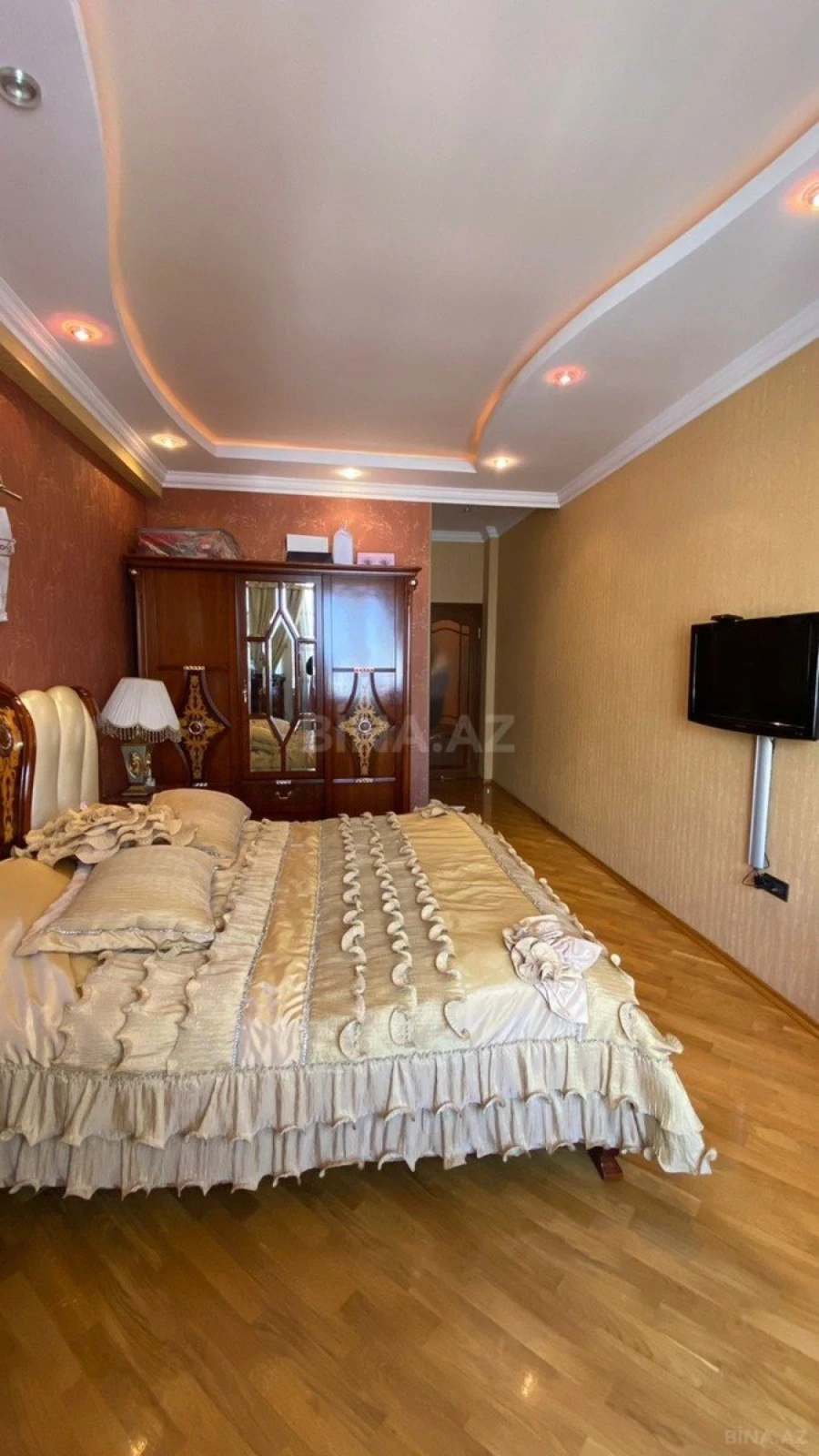 Satılır 3 otaqlı mənzil 128 m²