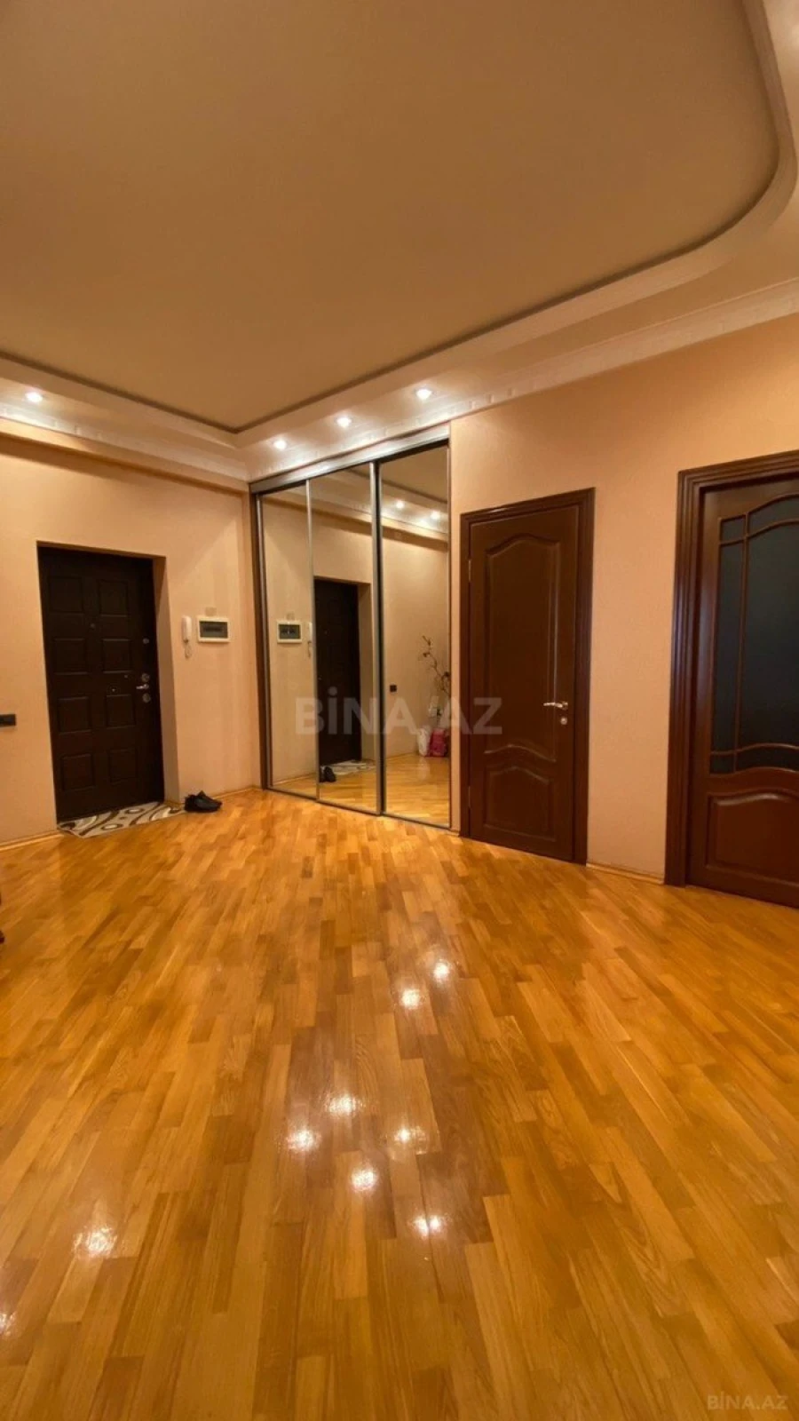 Satılır 3 otaqlı mənzil 128 m²