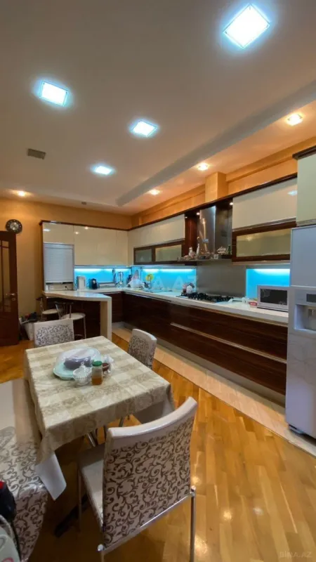 Satılır 3 otaqlı mənzil 128 m²