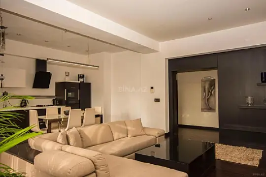 Kirayə verilir 2 otaqlı mənzil 100 m²