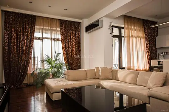 Kirayə verilir 2 otaqlı mənzil 100 m²