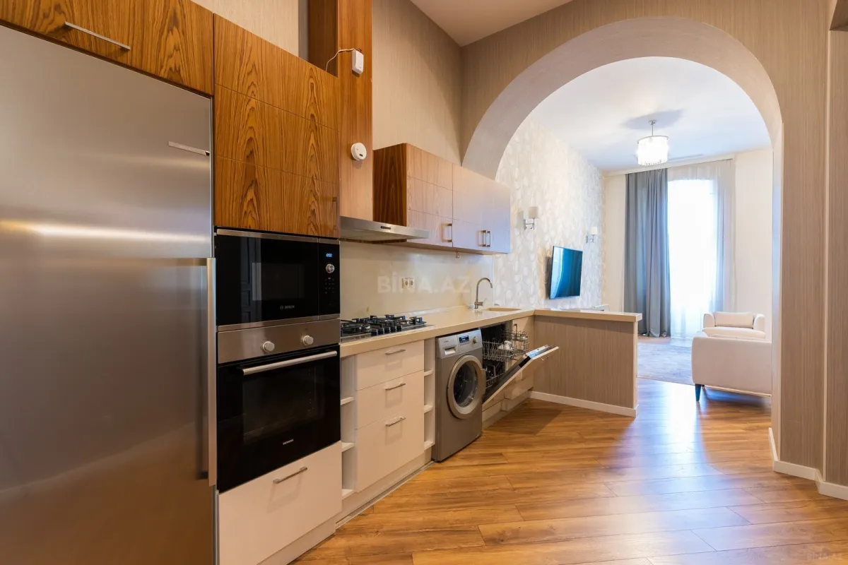 Kirayə verilir 5 otaqlı mənzil 291.6 m²