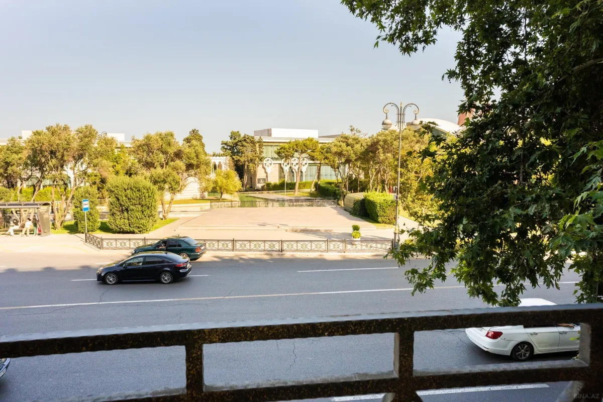 Kirayə verilir 5 otaqlı mənzil 291.6 m²