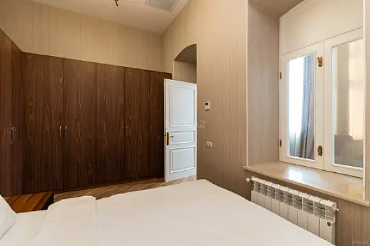 Kirayə verilir 5 otaqlı mənzil 291.6 m²