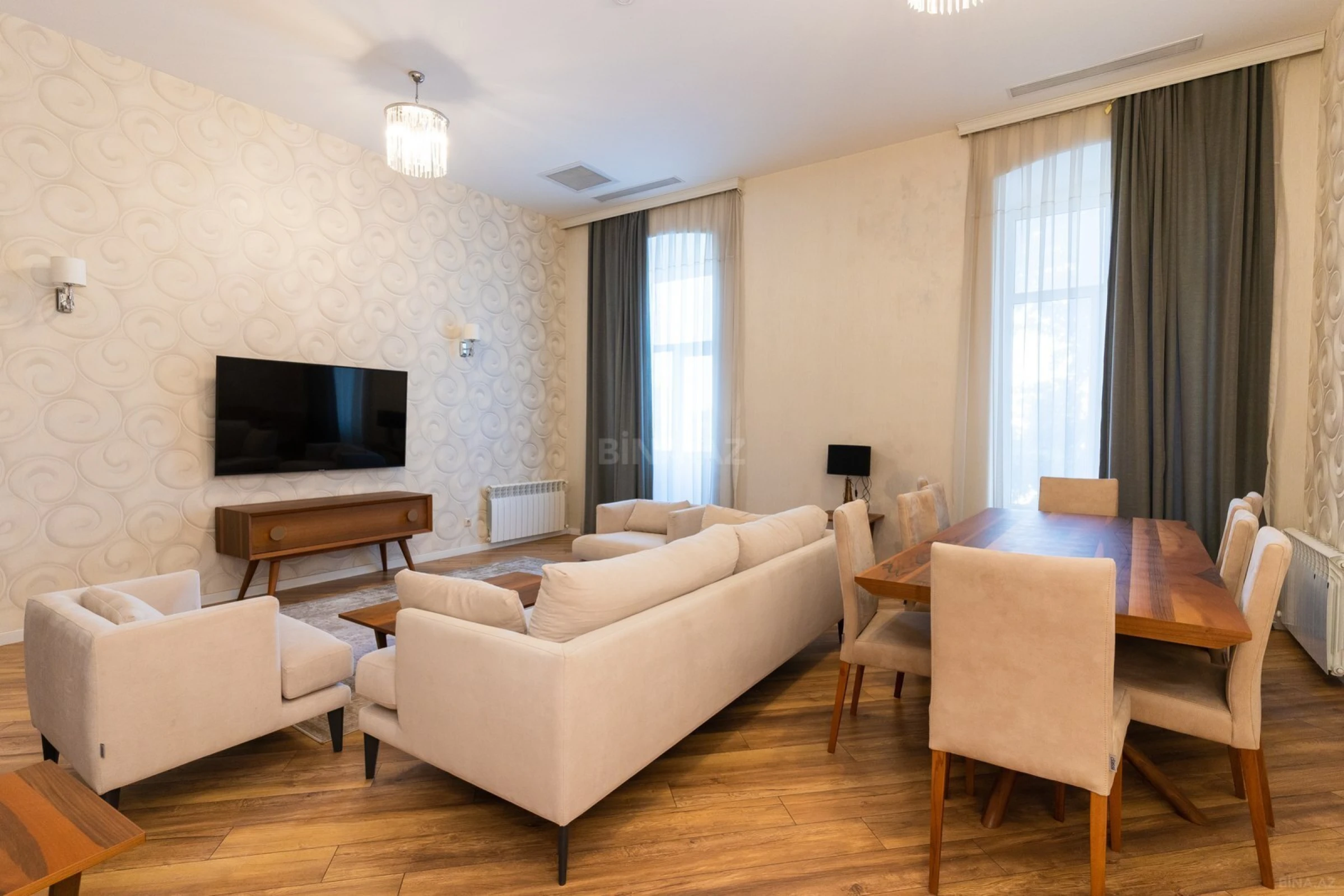 Kirayə verilir 5 otaqlı mənzil 291.6 m²