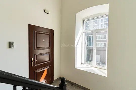 Kirayə verilir 5 otaqlı mənzil 291.6 m²