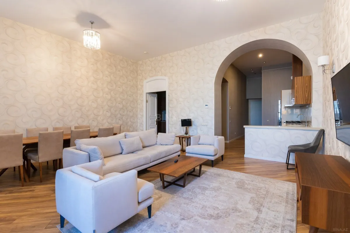 Kirayə verilir 5 otaqlı mənzil 291.6 m²