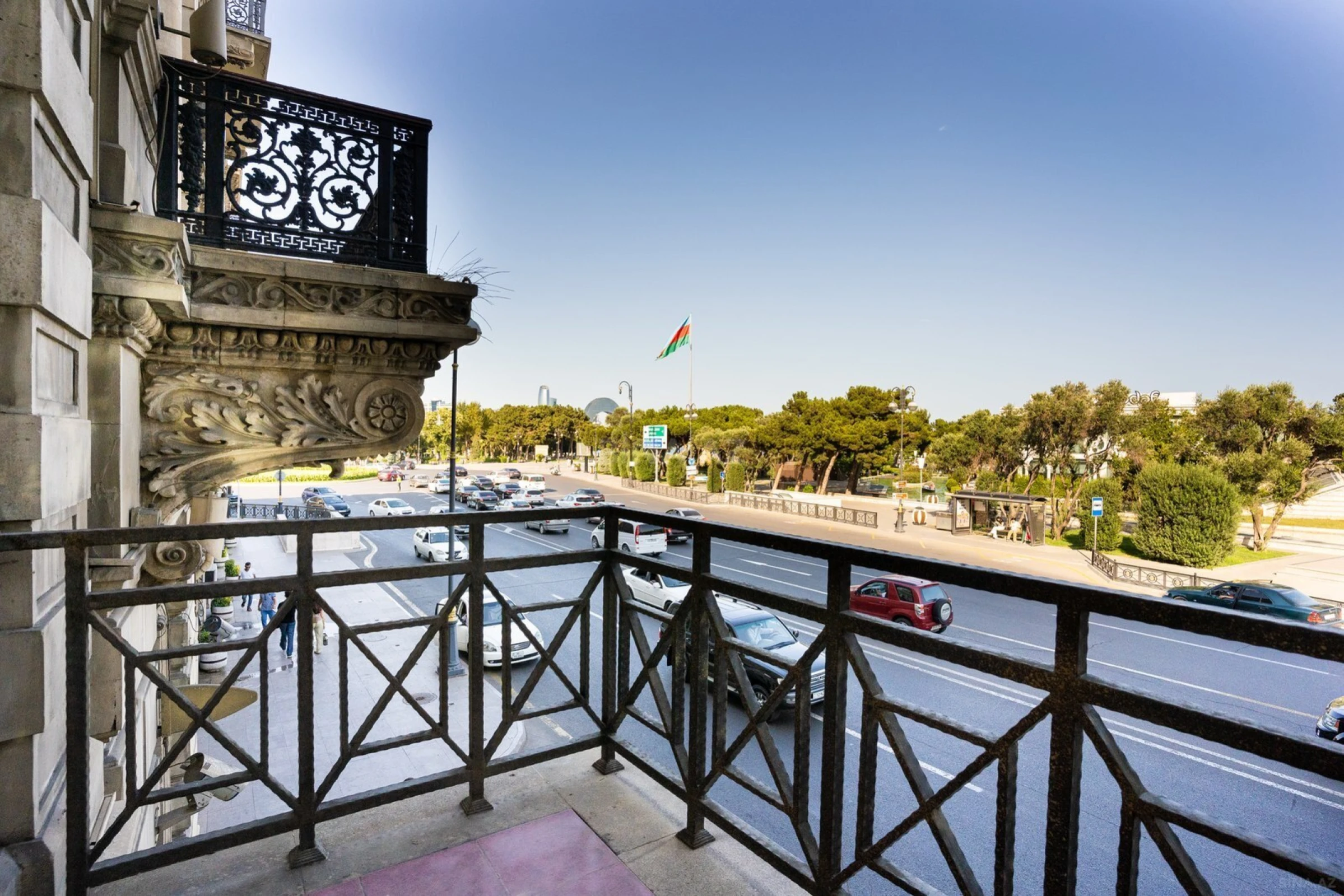 Kirayə verilir 5 otaqlı mənzil 291.6 m²