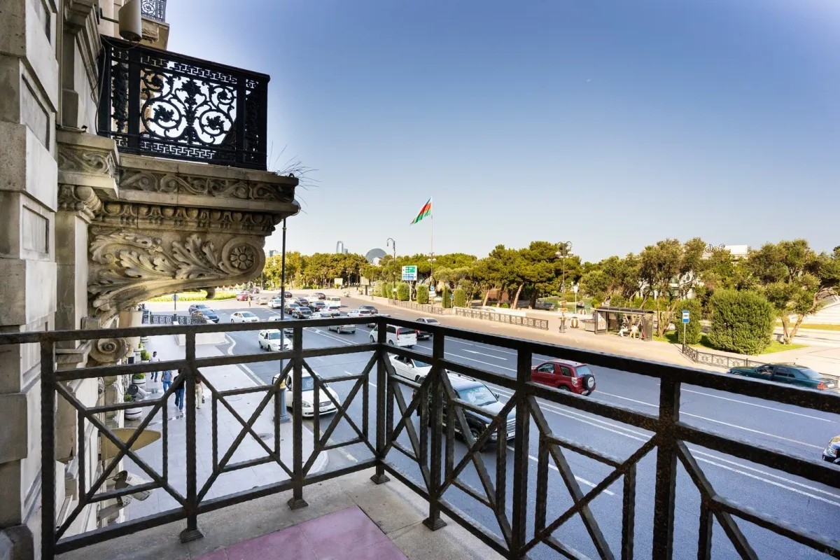 Kirayə verilir 5 otaqlı mənzil 291.6 m²