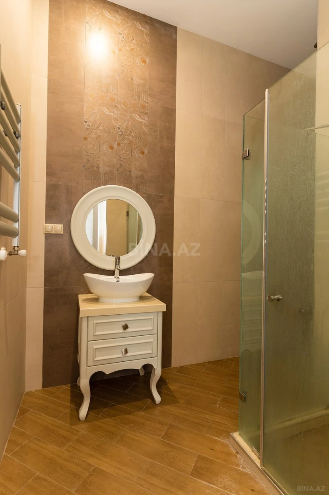 Kirayə verilir 5 otaqlı mənzil 291.6 m²
