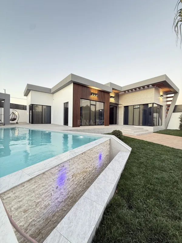 Satılır 5 otaqlı həyət evi 260 m²