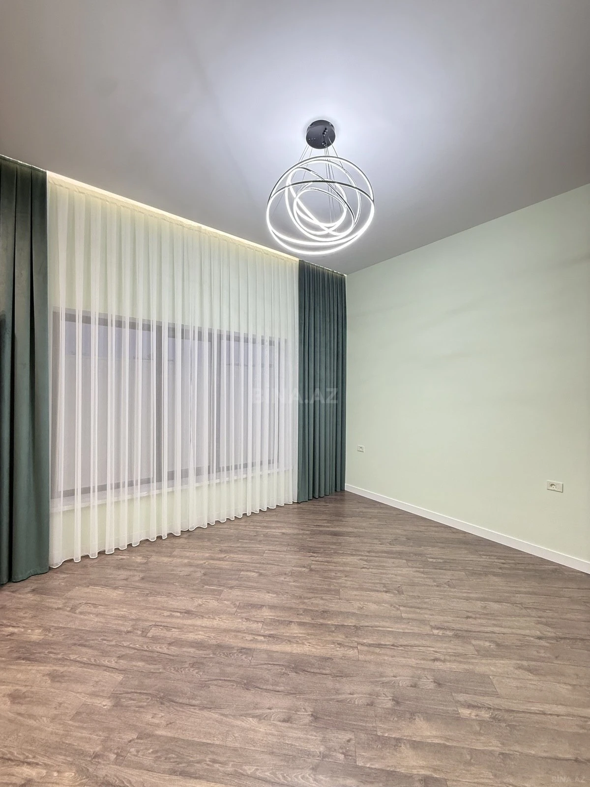 Satılır 5 otaqlı həyət evi 260 m²