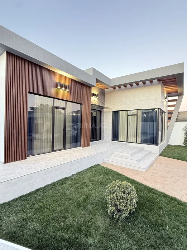 Satılır 5 otaqlı həyət evi 260 m²