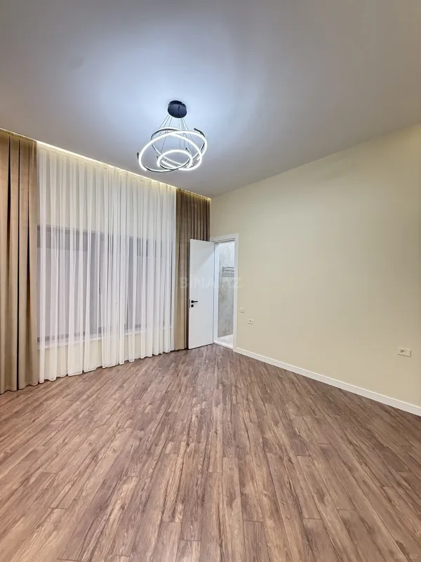 Satılır 5 otaqlı həyət evi 260 m²