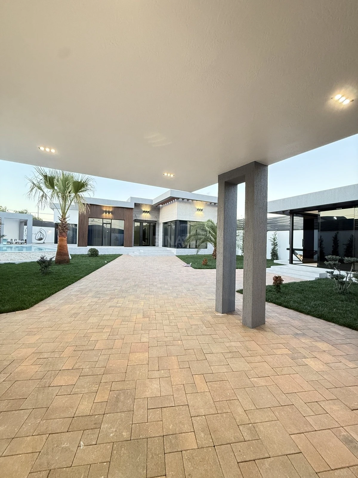 Satılır 5 otaqlı həyət evi 260 m²