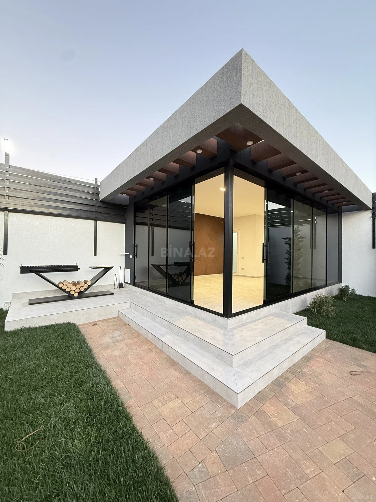 Satılır 5 otaqlı həyət evi 260 m²