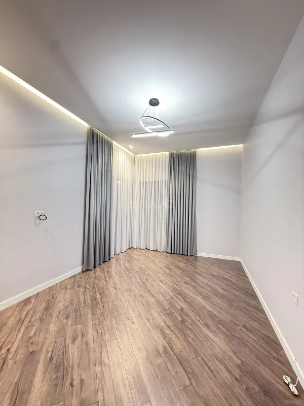 Satılır 5 otaqlı həyət evi 260 m²