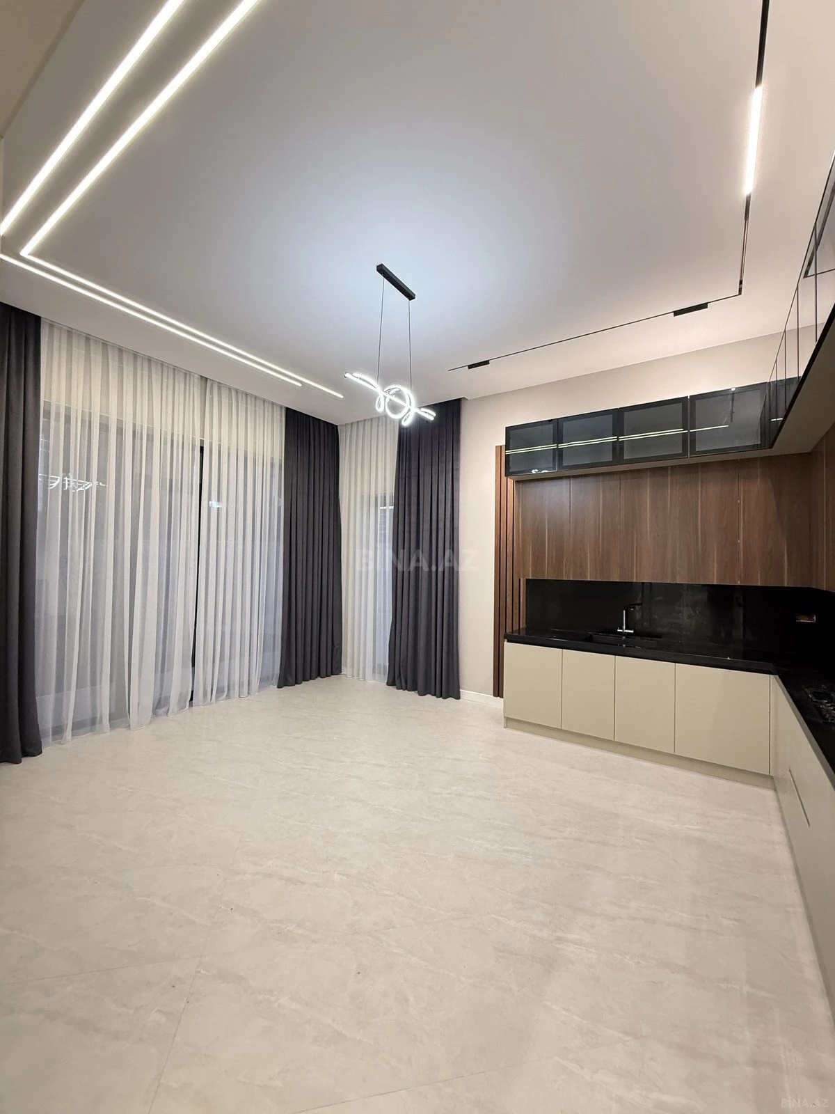 Satılır 5 otaqlı həyət evi 260 m²