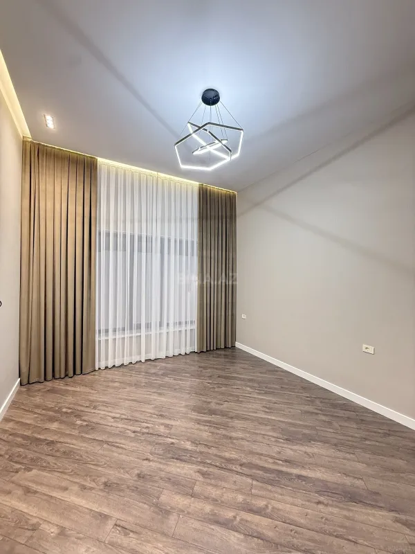 Satılır 5 otaqlı həyət evi 260 m²