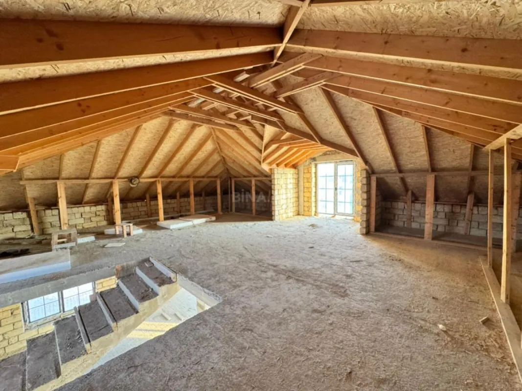 Satılır 8 otaqlı həyət evi 345 m²