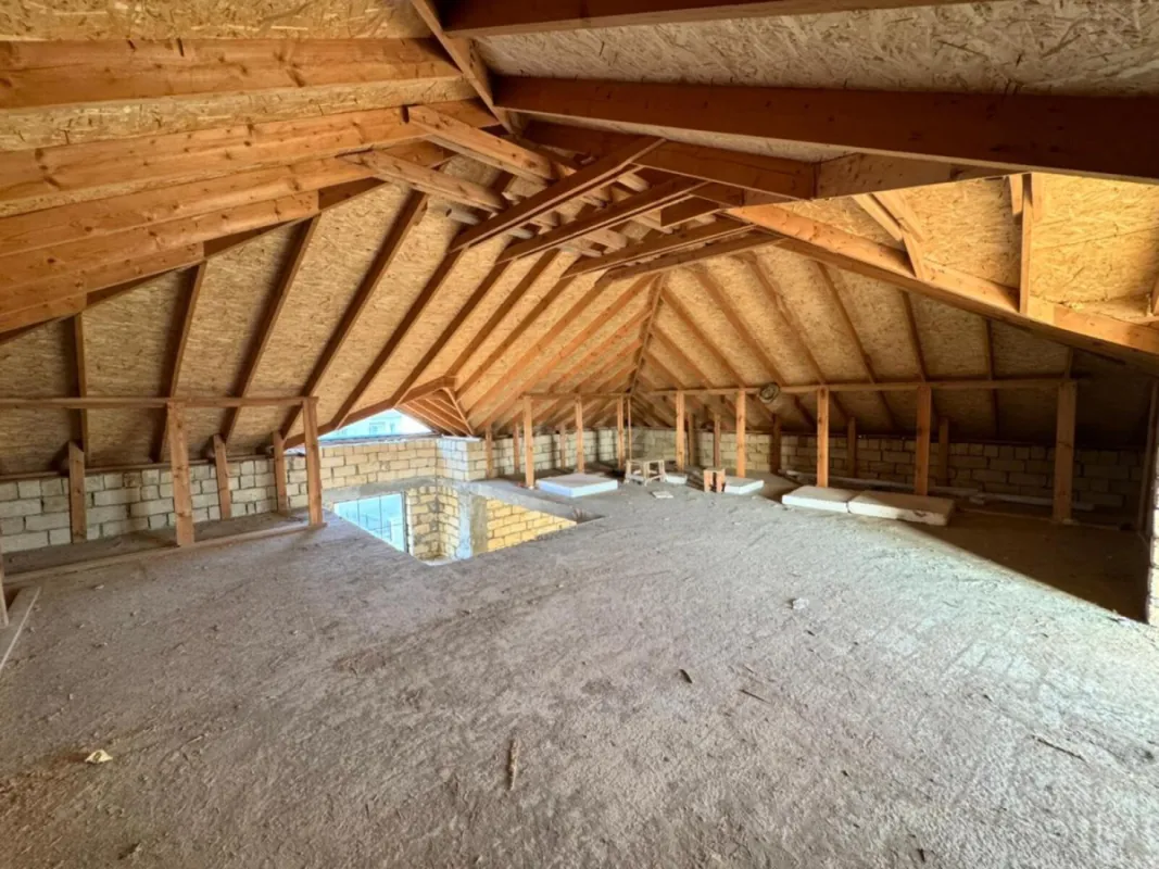 Satılır 8 otaqlı həyət evi 345 m²