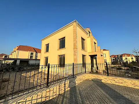 Satılır 8 otaqlı həyət evi 345 m²
