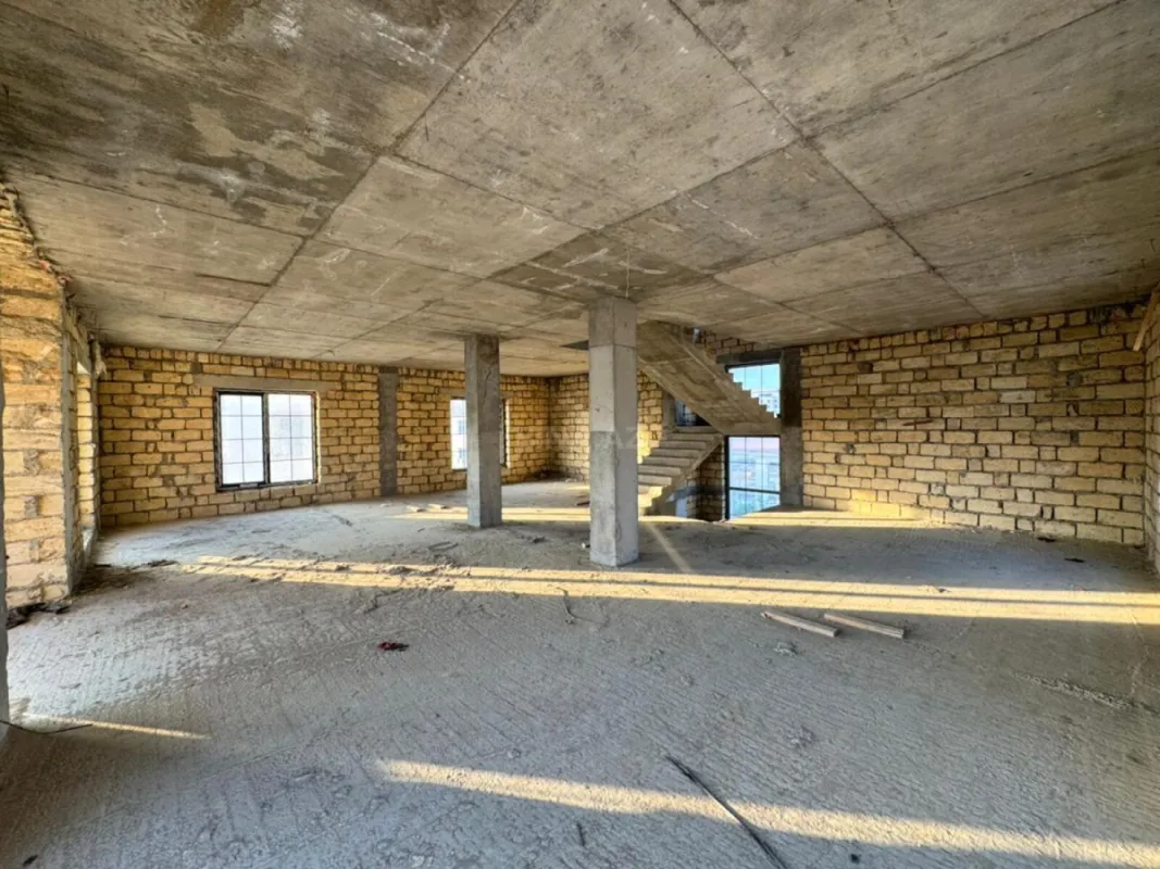 Satılır 8 otaqlı həyət evi 345 m²