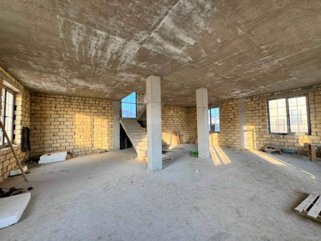 Satılır 8 otaqlı həyət evi 345 m²