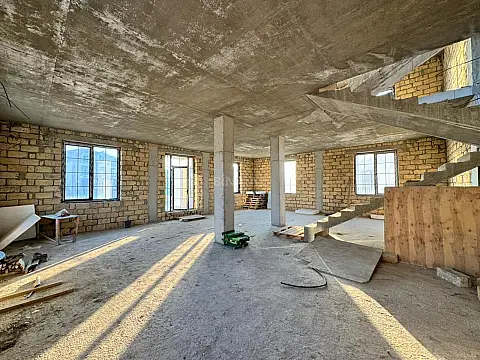 Satılır 8 otaqlı həyət evi 345 m²