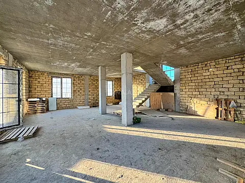 Satılır 8 otaqlı həyət evi 345 m²