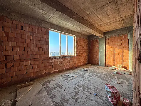 Satılır 4 otaqlı mənzil 181 m²