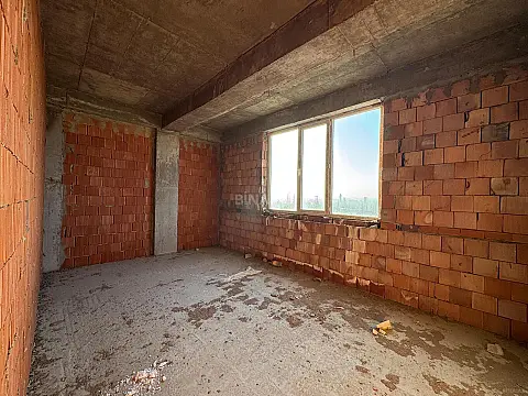 Satılır 4 otaqlı mənzil 181 m²