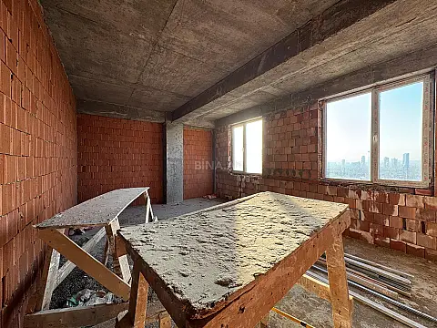 Satılır 4 otaqlı mənzil 181 m²