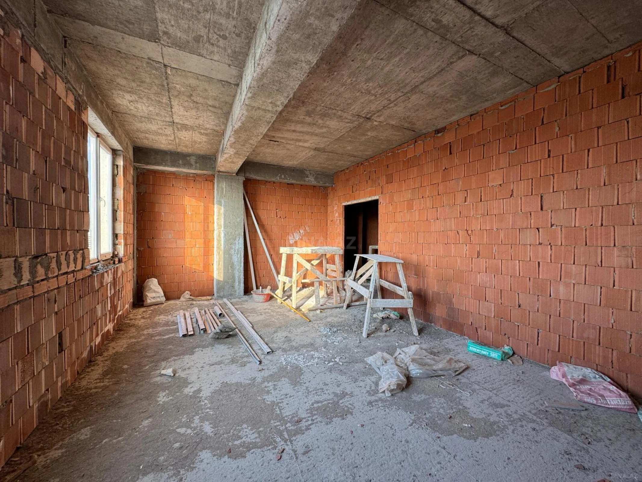 Satılır 4 otaqlı mənzil 181 m²