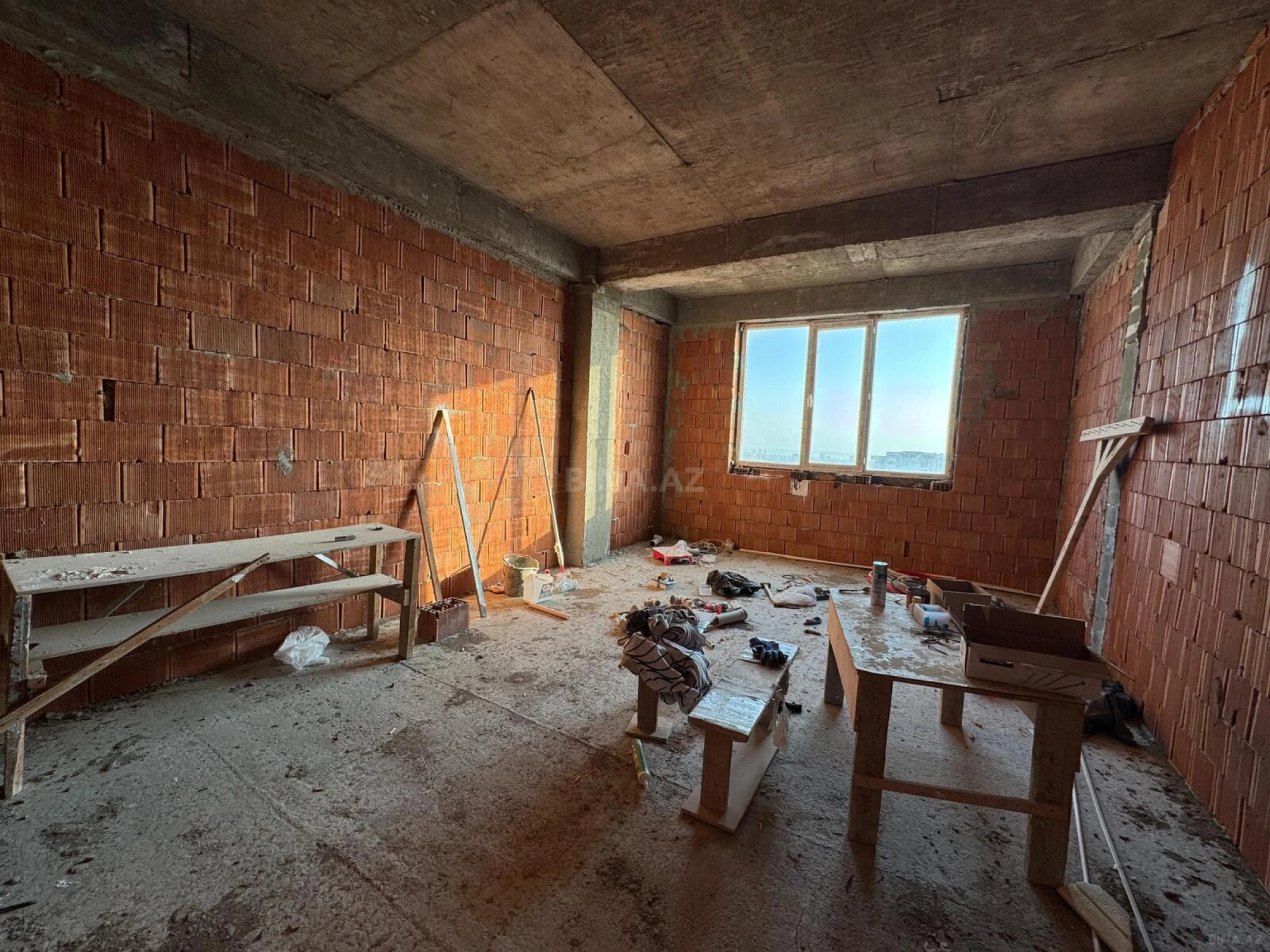 Satılır 4 otaqlı mənzil 181 m²