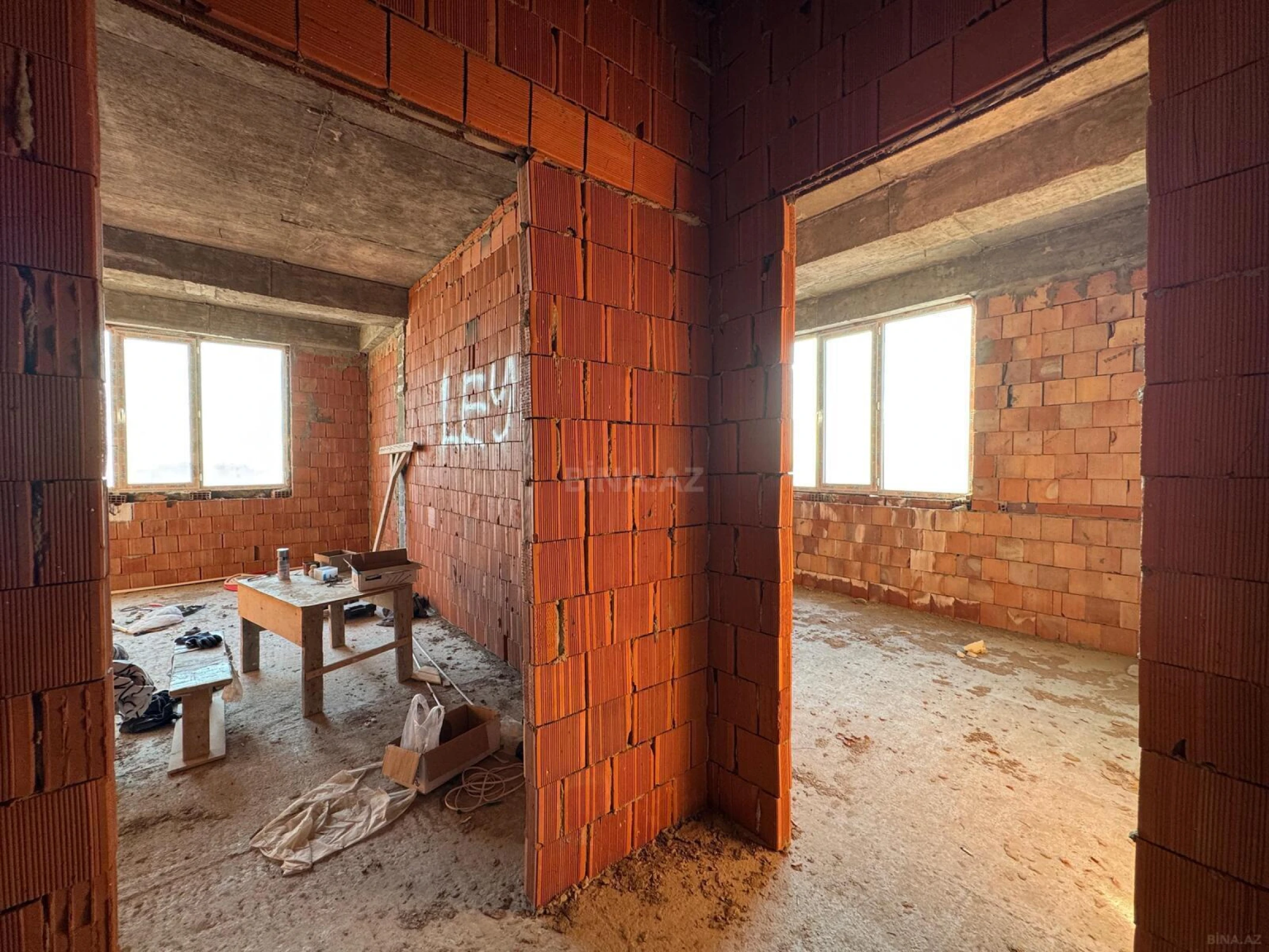 Satılır 4 otaqlı mənzil 181 m²