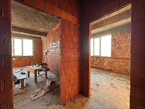 Satılır 4 otaqlı mənzil 181 m²