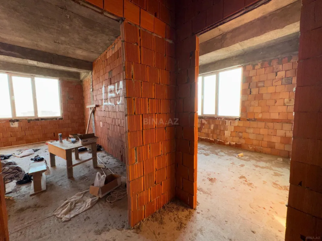 Satılır 4 otaqlı mənzil 181 m²