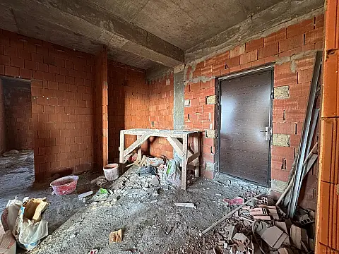 Satılır 4 otaqlı mənzil 181 m²