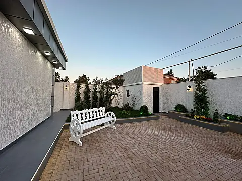 Satılır 5 otaqlı həyət evi 200 m²