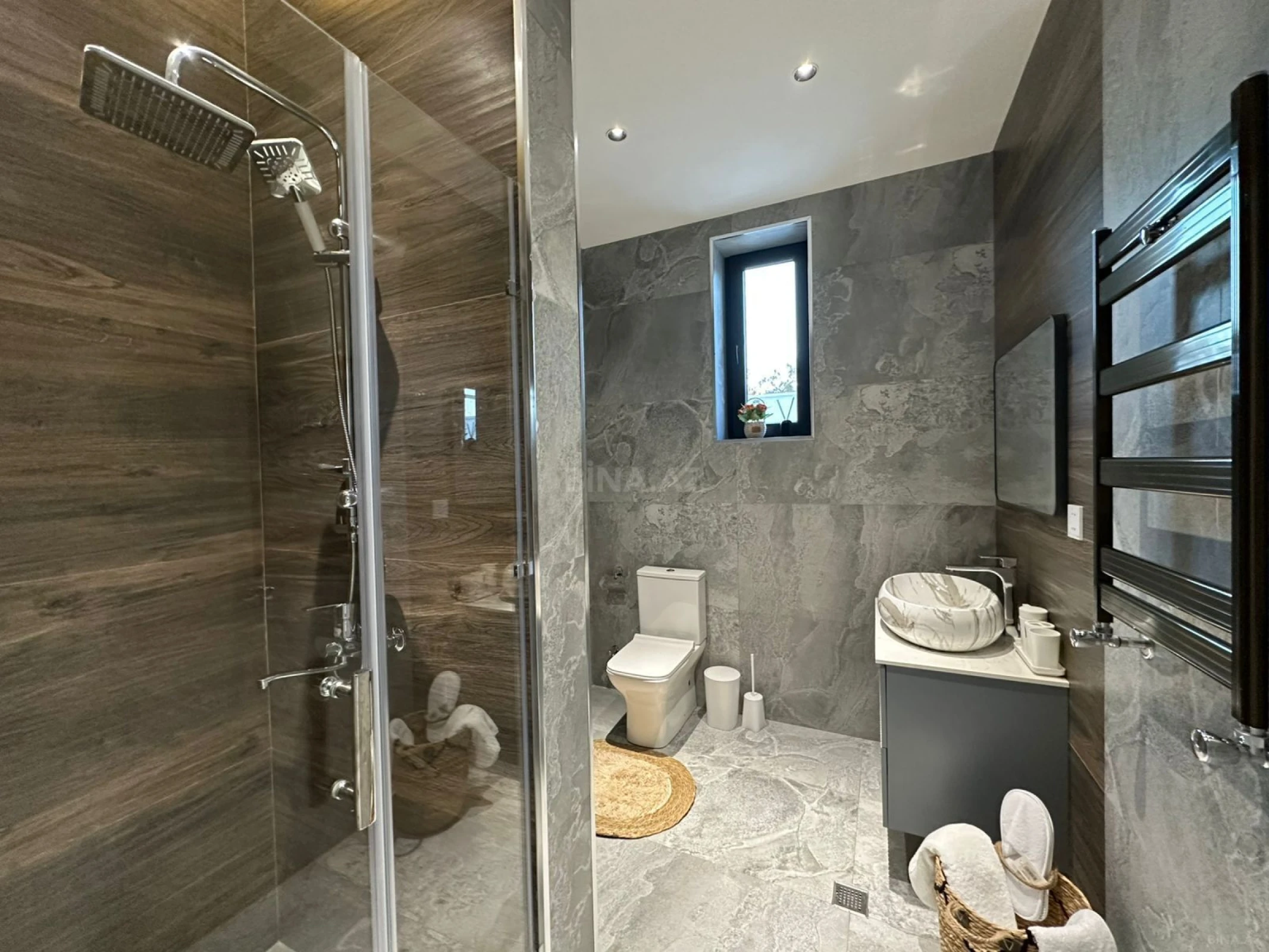 Satılır 5 otaqlı həyət evi 200 m²