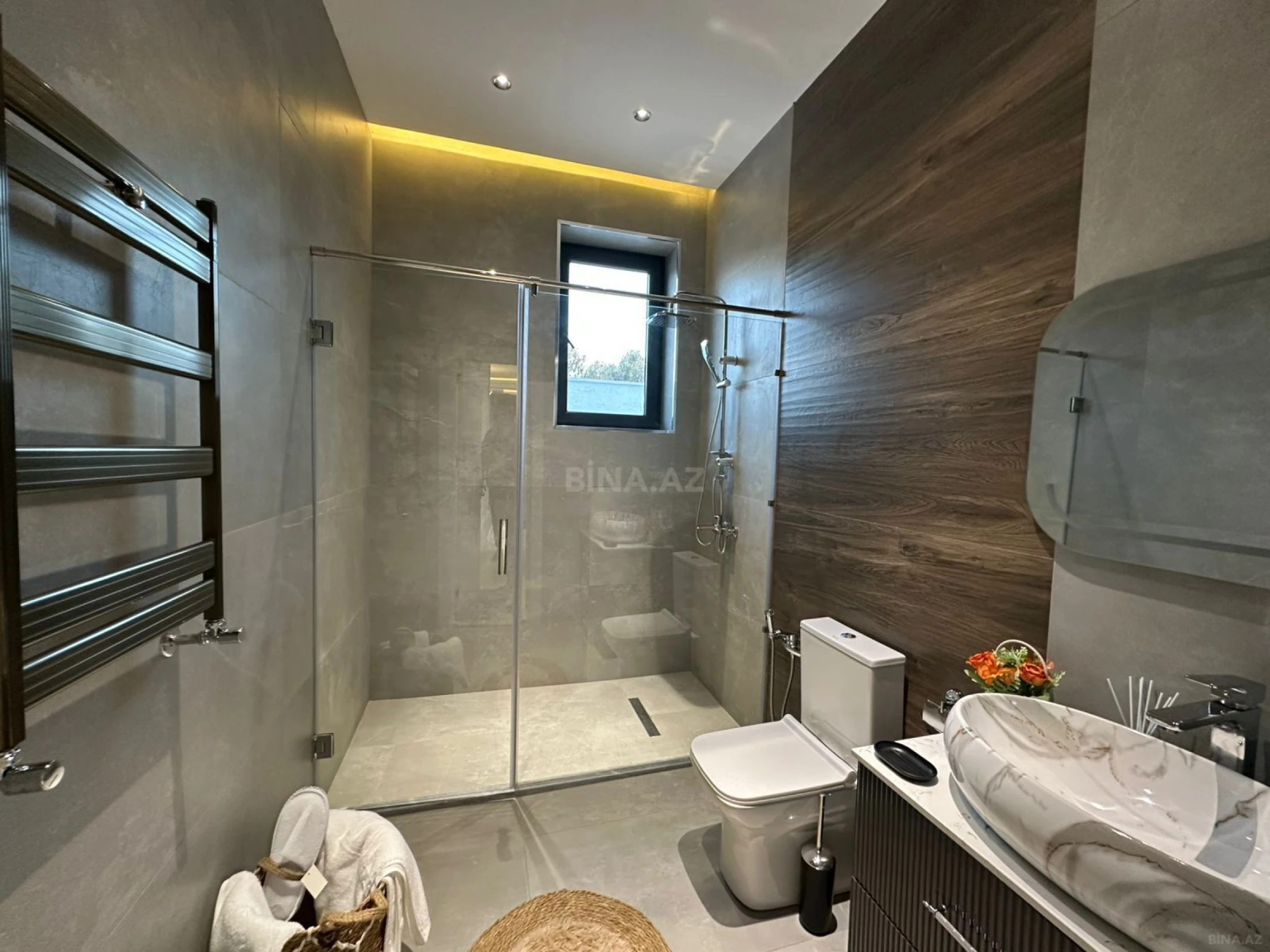 Satılır 5 otaqlı həyət evi 200 m²