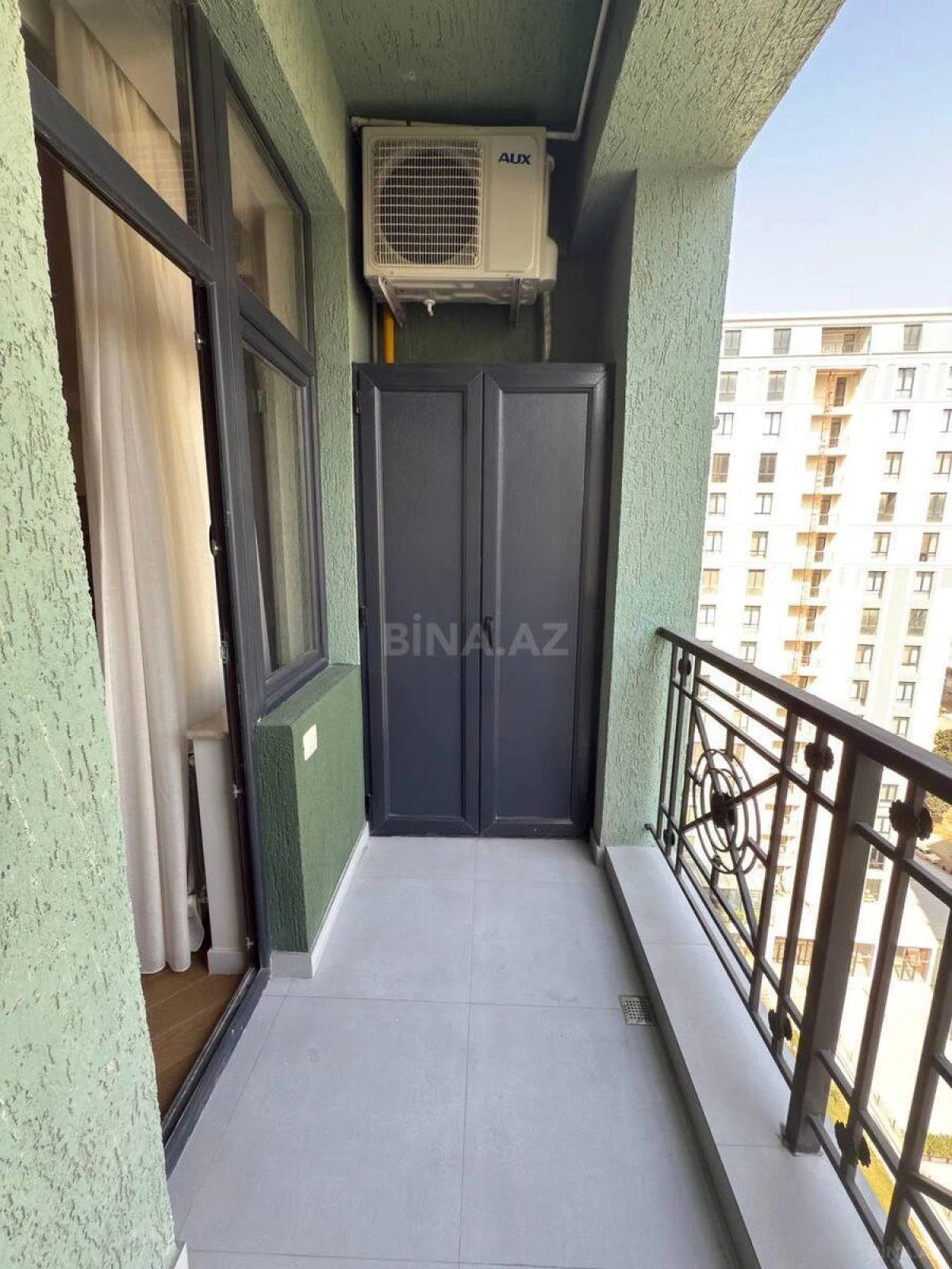 Satılır 3 otaqlı mənzil 135 m²